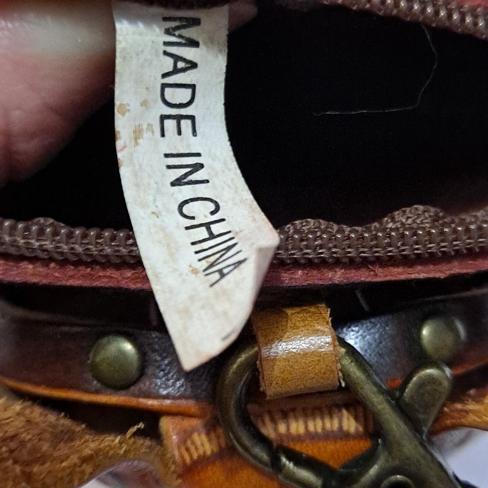 Dog shaped leather hand crafted wristlet coin purse. EUC - Picture 8 of 12